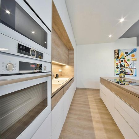 Chalupku - Luxurious Apartment 70M2 In Direct Centrum With Parking Included, Air-Conditioned, Balcony, Quiet Sleep, Best In Town Banská Bystrica Eksteriør bilde