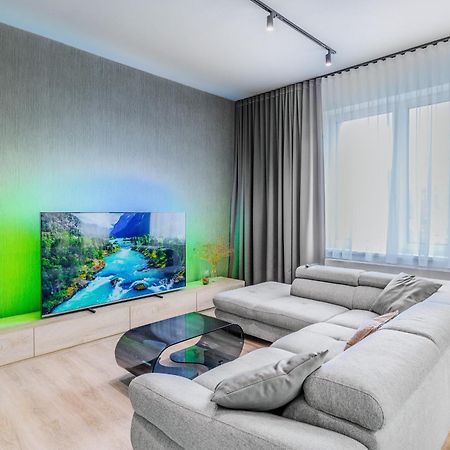 Chalupku - Luxurious Apartment 70M2 In Direct Centrum With Parking Included, Air-Conditioned, Balcony, Quiet Sleep, Best In Town Banská Bystrica Eksteriør bilde