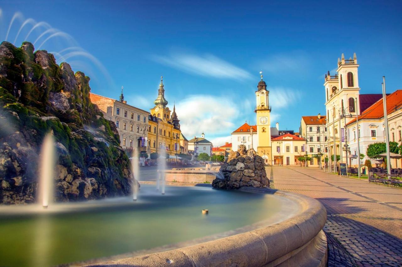 Chalupku - Luxurious Apartment 70M2 In Direct Centrum With Parking Included, Air-Conditioned, Balcony, Quiet Sleep, Best In Town Banská Bystrica Eksteriør bilde