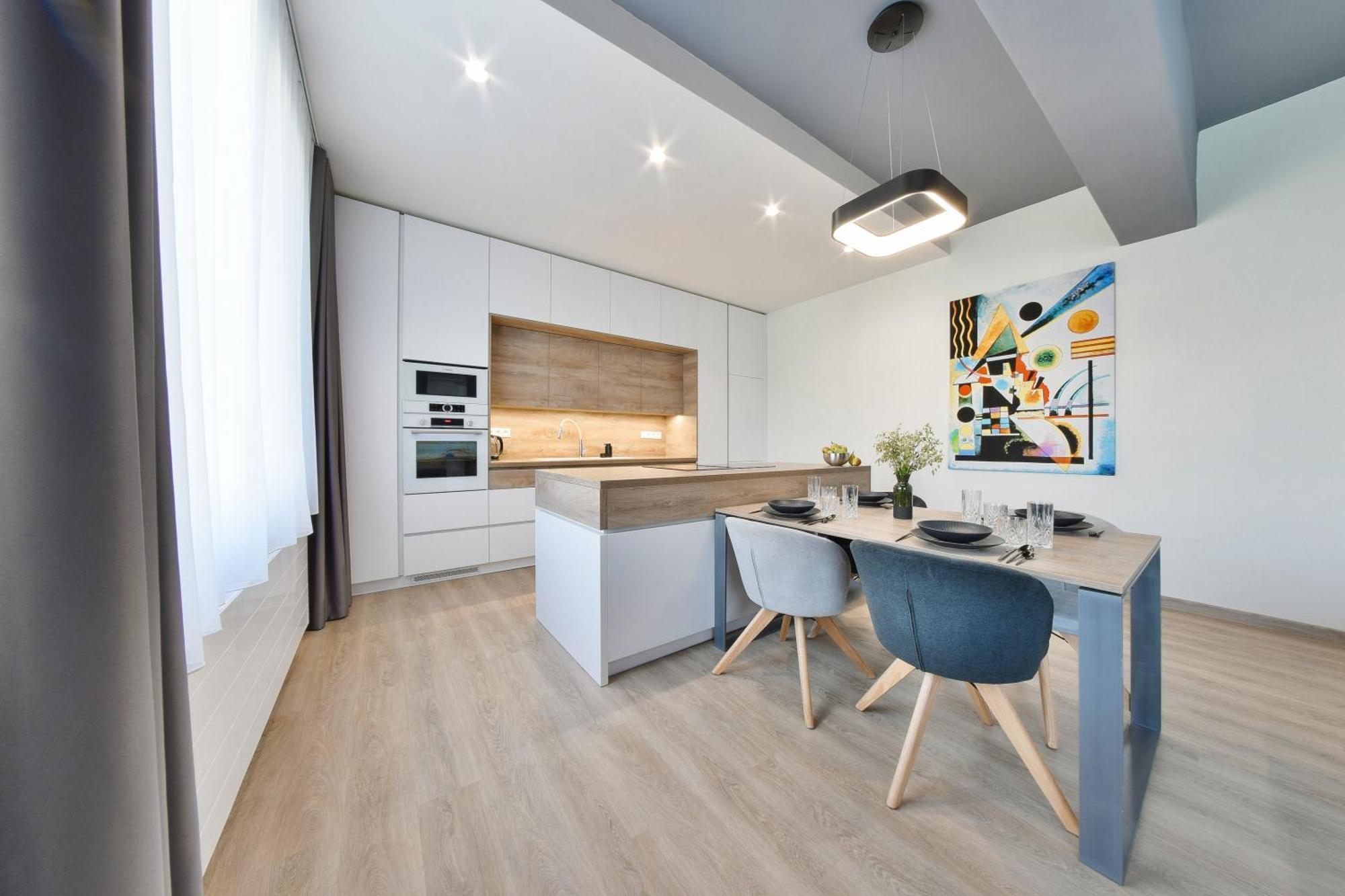 Chalupku - Luxurious Apartment 70M2 In Direct Centrum With Parking Included, Air-Conditioned, Balcony, Quiet Sleep, Best In Town Banská Bystrica Eksteriør bilde
