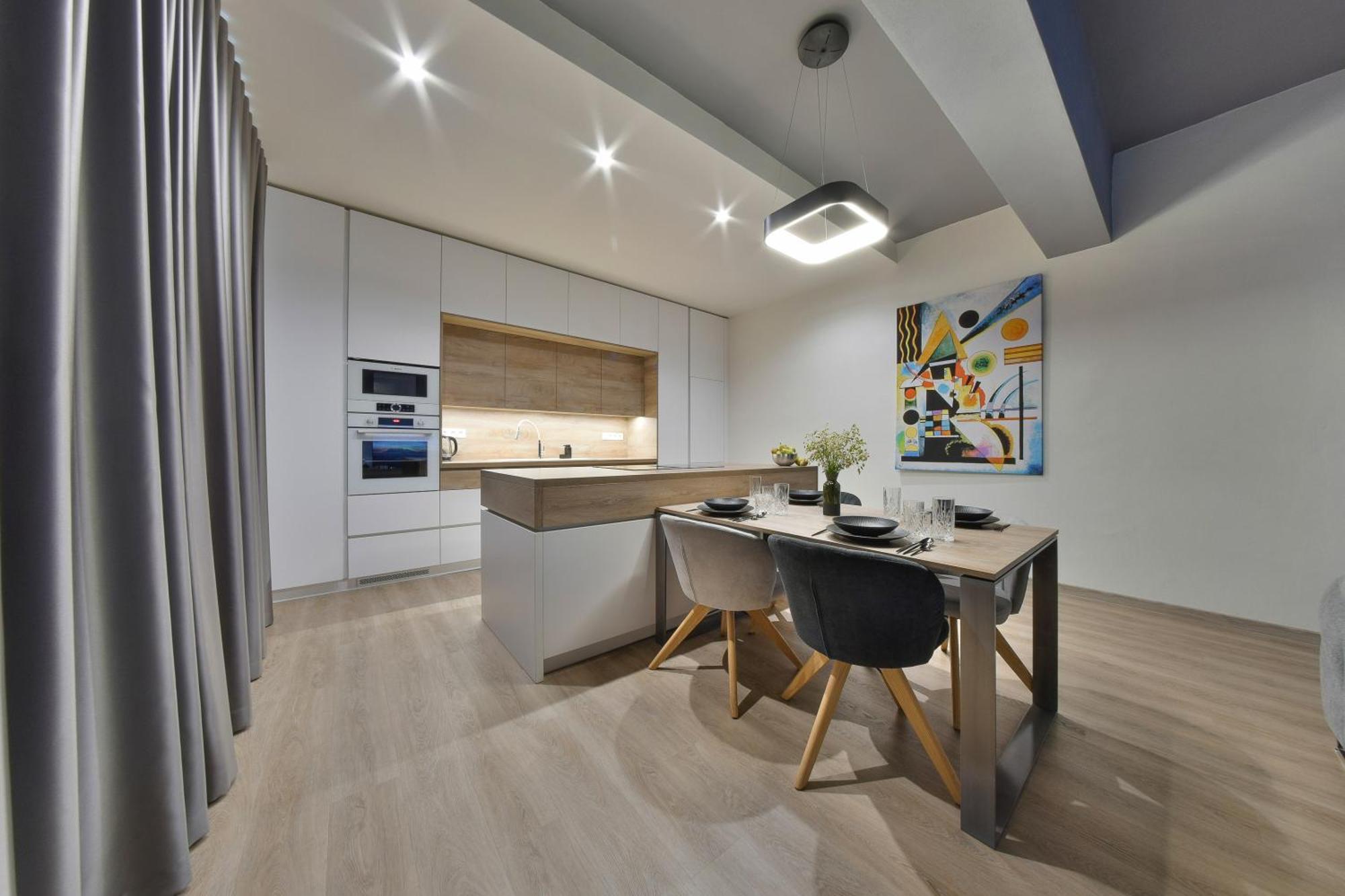 Chalupku - Luxurious Apartment 70M2 In Direct Centrum With Parking Included, Air-Conditioned, Balcony, Quiet Sleep, Best In Town Banská Bystrica Eksteriør bilde
