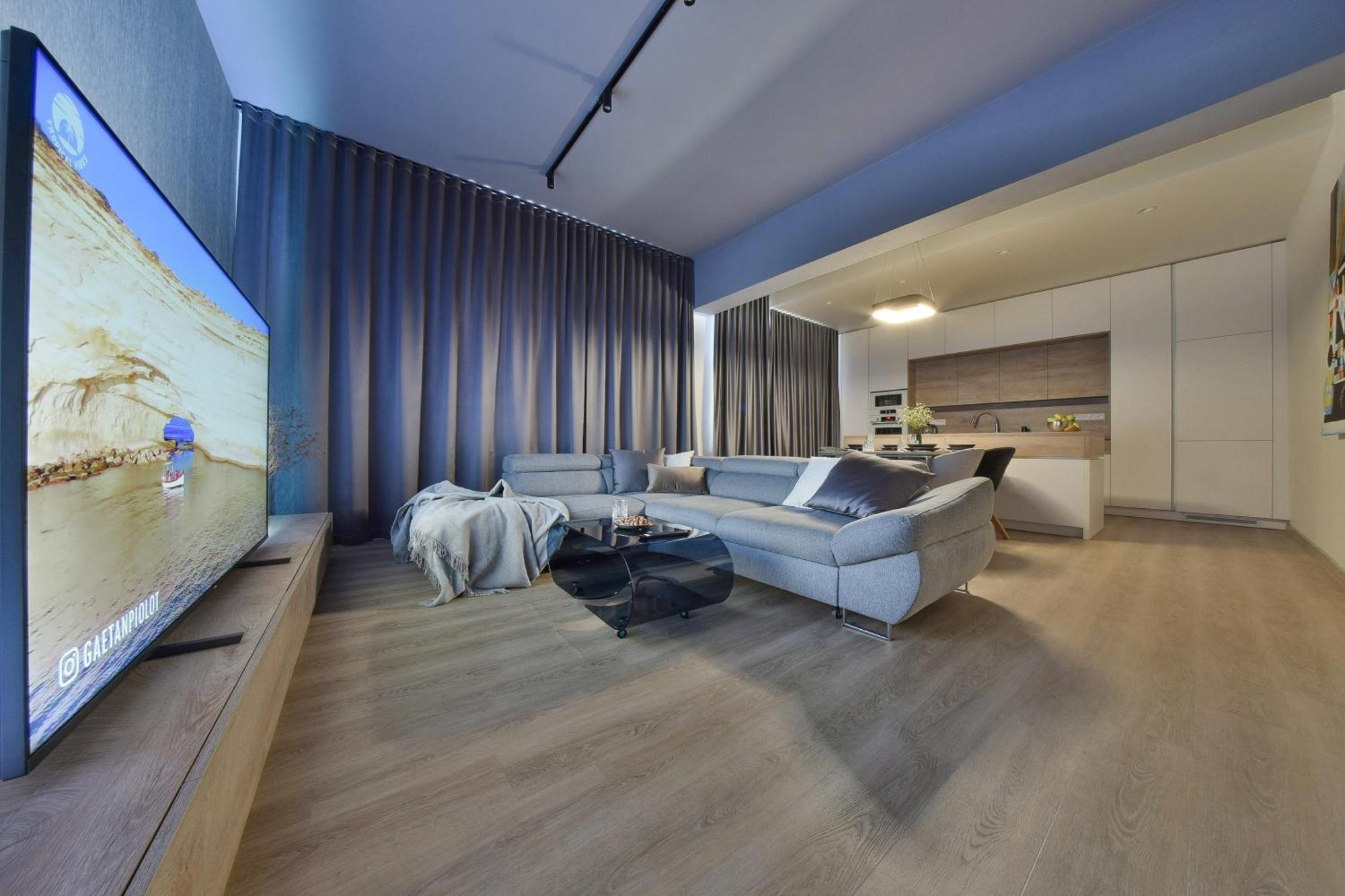 Chalupku - Luxurious Apartment 70M2 In Direct Centrum With Parking Included, Air-Conditioned, Balcony, Quiet Sleep, Best In Town Banská Bystrica Eksteriør bilde