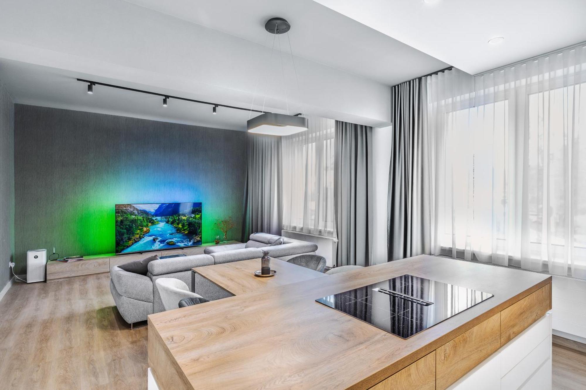 Chalupku - Luxurious Apartment 70M2 In Direct Centrum With Parking Included, Air-Conditioned, Balcony, Quiet Sleep, Best In Town Banská Bystrica Eksteriør bilde